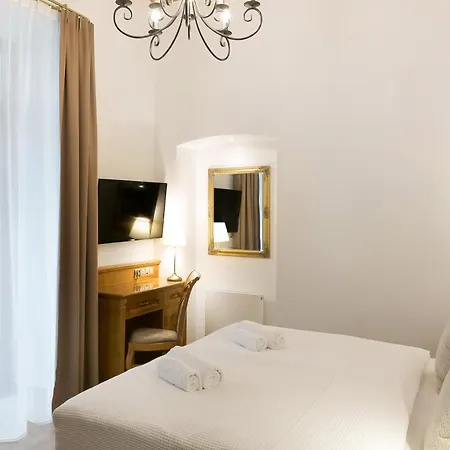 Ventus Rosa Boutique מלון דירות 4*